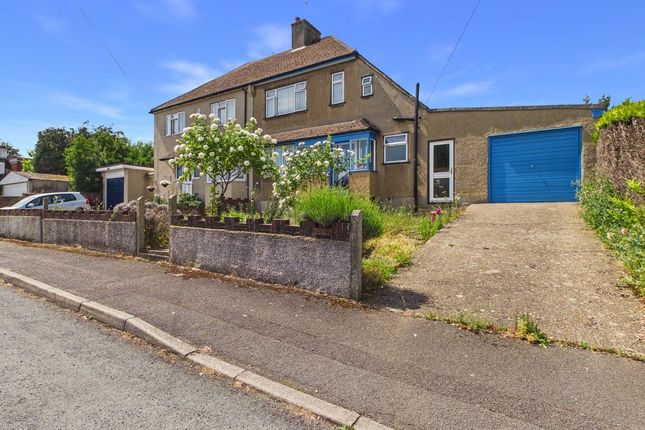 3 bed property, in Ninehams Close, £500,000