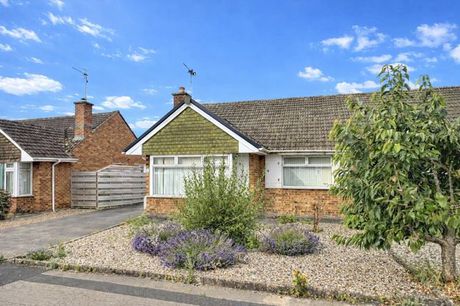 2 bed property, in Blenheim Road, £300,000