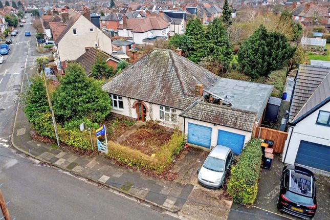 2 bed property, in Bramcote Drive West, £400,000