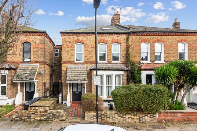 3 bed property, in Finsbury Park Road, £650,000