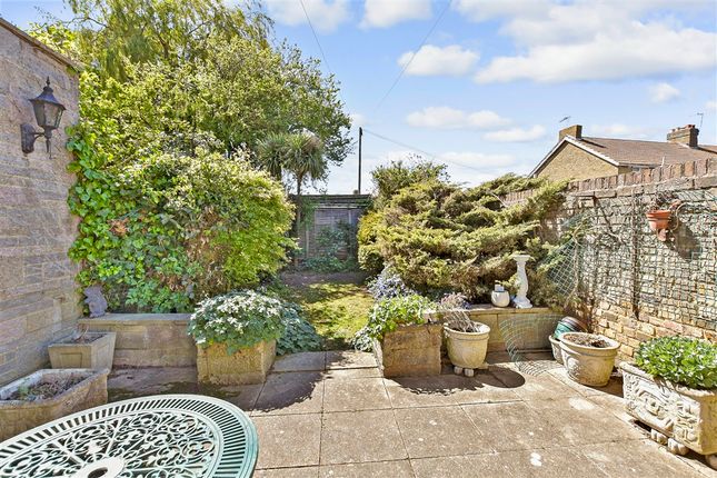 3 bed property, in High Street, £280,000