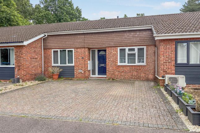 2 bed property, in Laburnum Avenue, £230,000