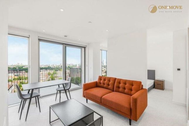 1 bed property, in Tapestry Way, £490,000