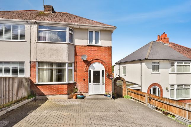 3 bed property, in Victoria Road, £325,000