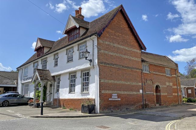 6 bed property, in Market Place, £500,000