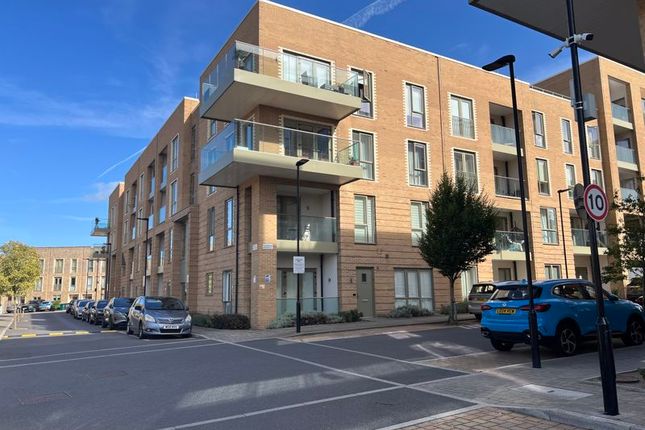 2 bed property, in Coxwell Boulevard, £425,000