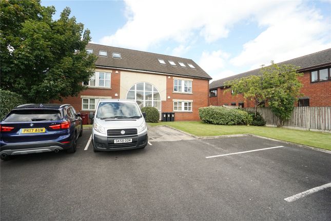 2 bed property, in St. Catherines Court, £99,500