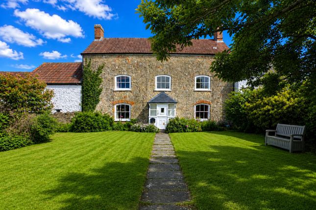5 bed property, in Undy, £400,000