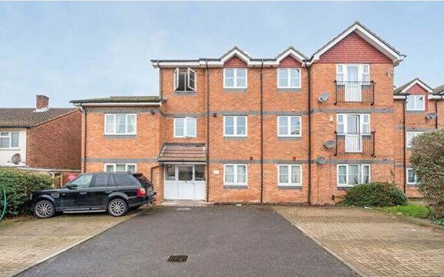 2 bed property, in Rokesby Road, £170,000