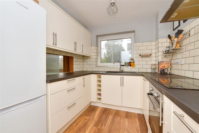 1 bed property, in Westmoreland Drive, £230,000