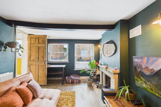 2 bed property, in North Street, £305,000