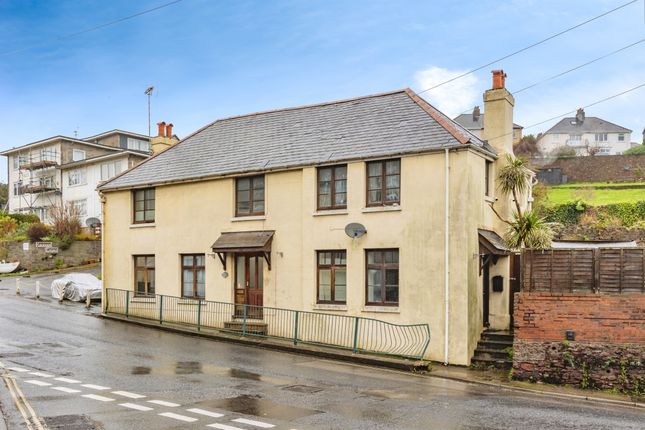 4 bed property, in Colley End Road, £275,000