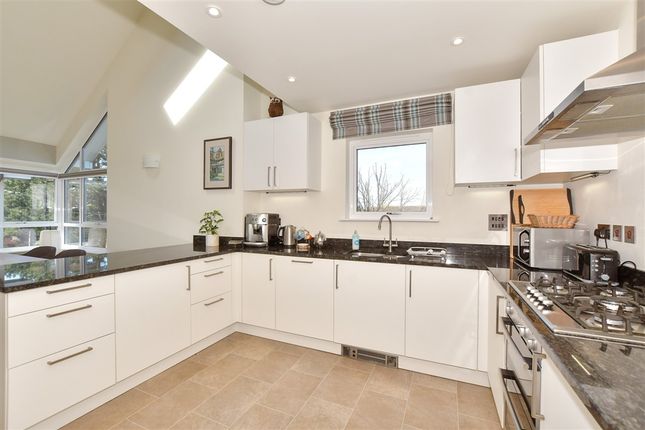 4 bed property, in Moncrieff Gardens, £770,000