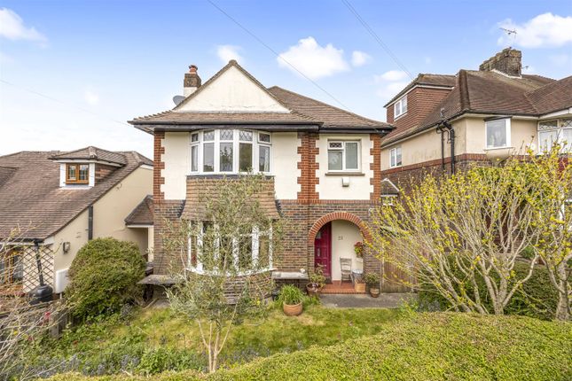 3 bed property, in Woodland Way, £750,000