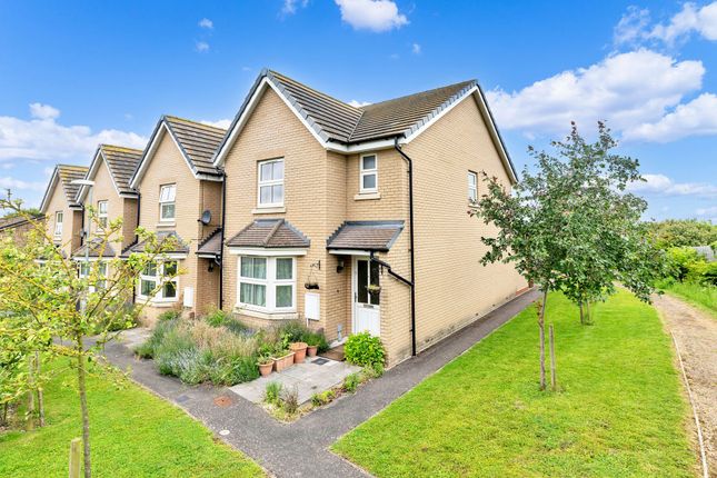 3 bed property, in Tynan Close, £390,000