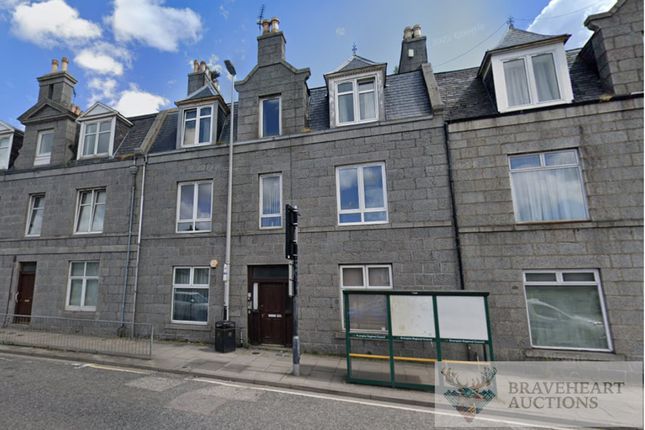 Studio, in 100D Great Northern Road, £35,500