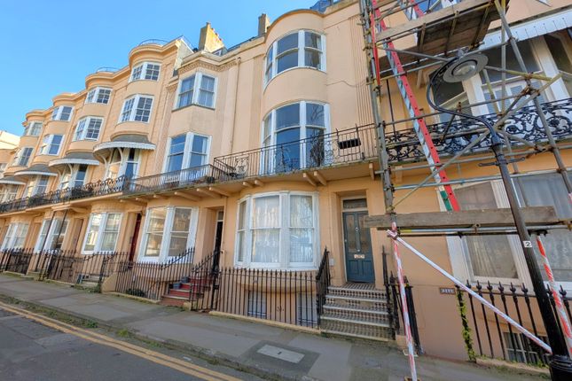 1 bed property, in Bedford Square, £265,000