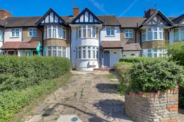 1 bed property, in Braemar Avenue, £275,000