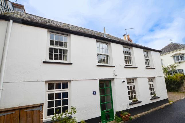 2 bed property, in Church Lane, £215,000