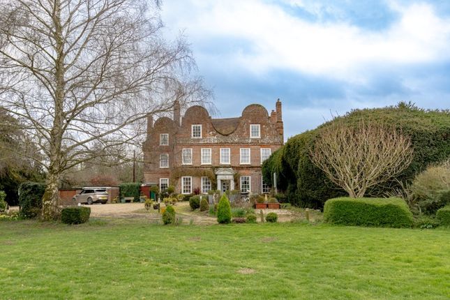 9 bed property, in Mangreen Hall North, £775,000
