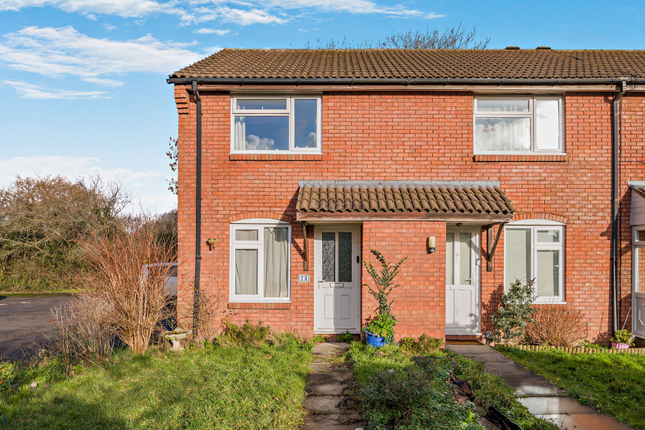 2 bed property, in Newlands Green, £220,000