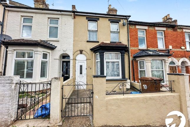 3 bed property, in Wyndham Road, £240,000