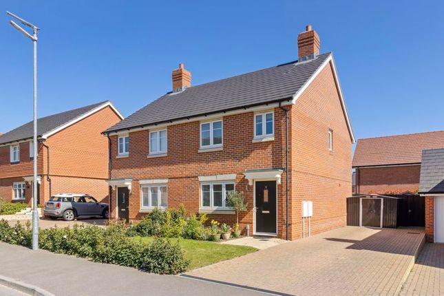 2 bed property, in Gobey Drive, £359,950