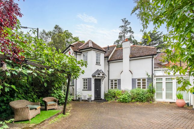 3 bed property, in High Street, £1,000,000