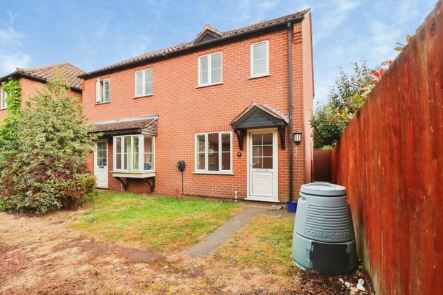 2 bed property, in St Davids Drive, £240,000