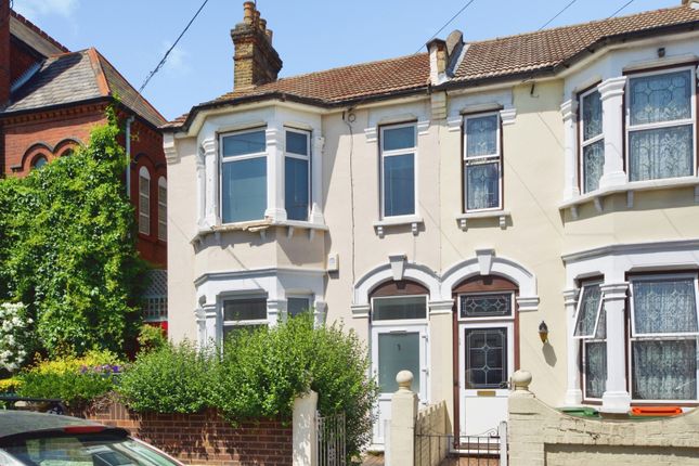 3 bed property, in East Avenue, £550,000