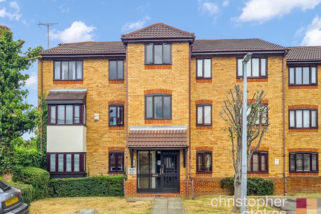 2 bed property, in Ashtree Court, £225,000
