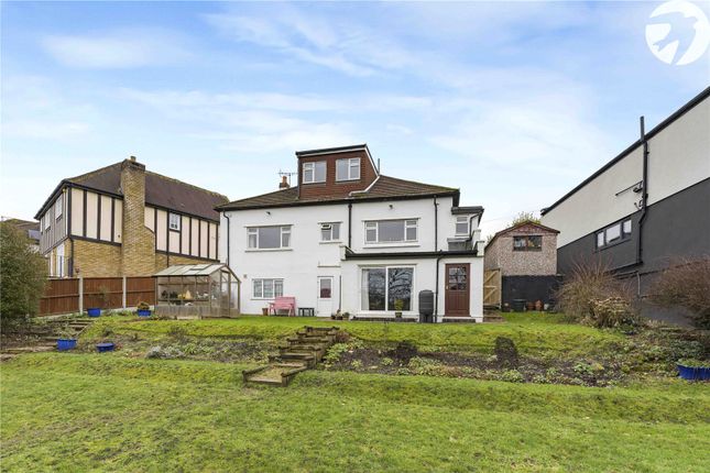 3 bed property, in Hill Crescent, £795,000