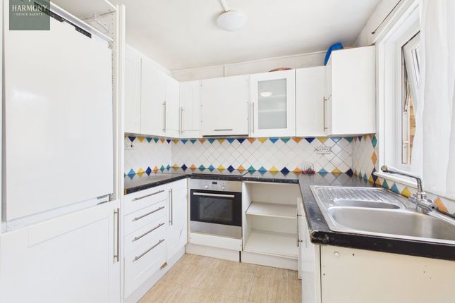 1 bed property, in Morgan Road, £325,000