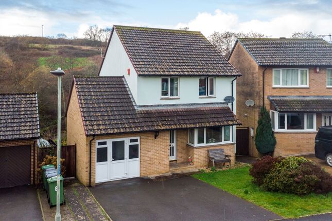 3 bed property, in Larkspur Gardens, £325,000