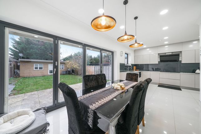 5 bed property, in Wards Road, £750,000