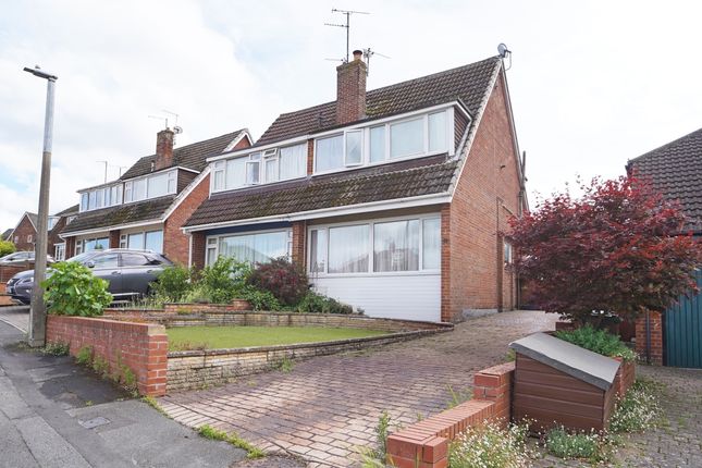 2 bed property, in Folly Crescent, £290,000
