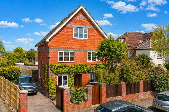 5 bed property, in Arthur Road, £750,000
