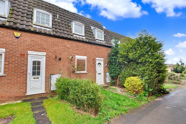 2 bed property, in Rushmere Walk, £150,000
