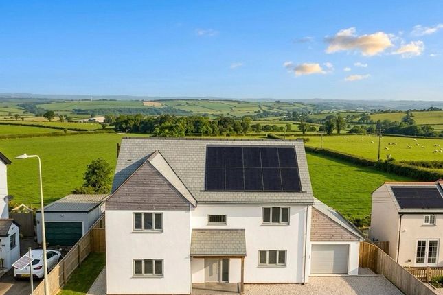 5 bed property, in Lewdown, £525,000