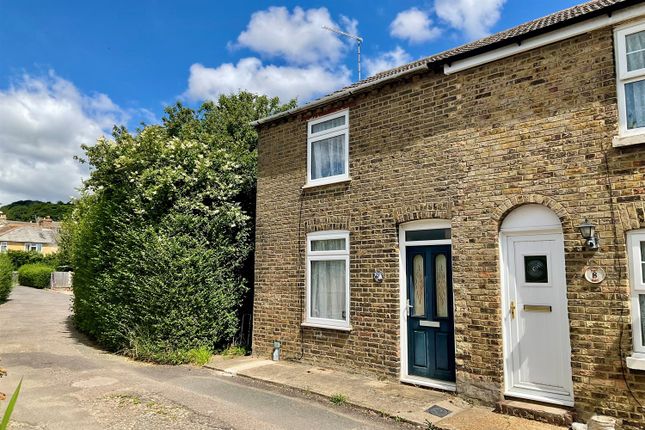 2 bed property, in Mangers Place, £127,500