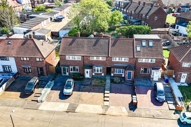 2 bed property, in Cullen Square, £350,000