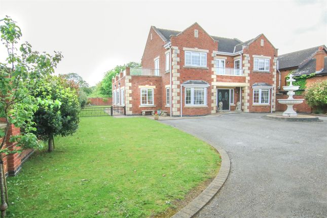 4 bed property, in Dunsil Villas, £875,000