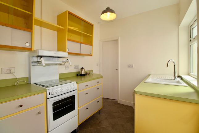 3 bed property, in Silver Street, £190,000