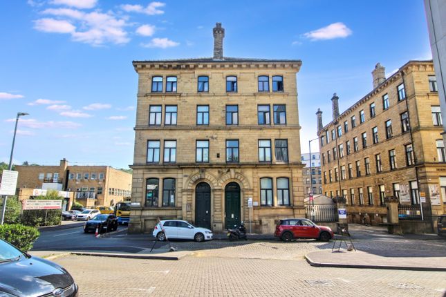 2 bed property, in Mill Street, £37,500