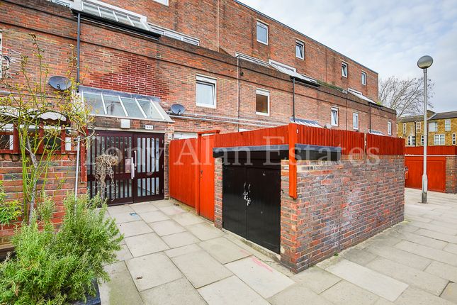 3 bed property, in Sanders Way, £450,000