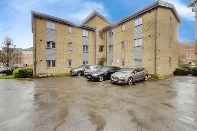 2 bed property, in Old Towcester Road, £140,000