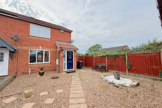 2 bed property, in Bramble Close, £239,950