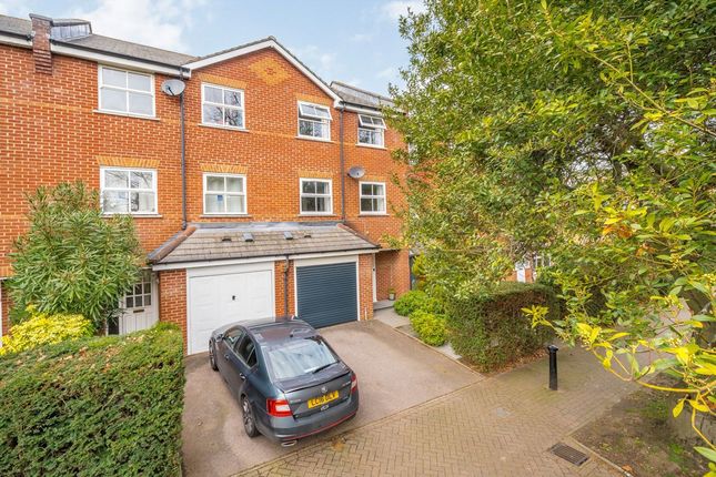 5 bed property, in Massingberd Way, £1,050,000