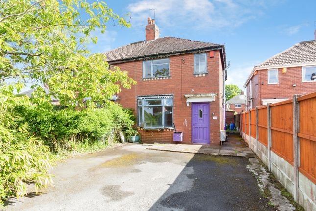 2 bed property, in Parkhall Crescent, £140,000
