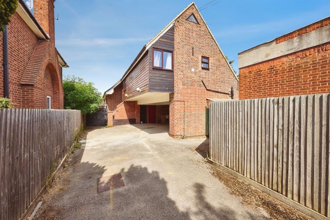 2 bed property, in Shelford Road, £270,000